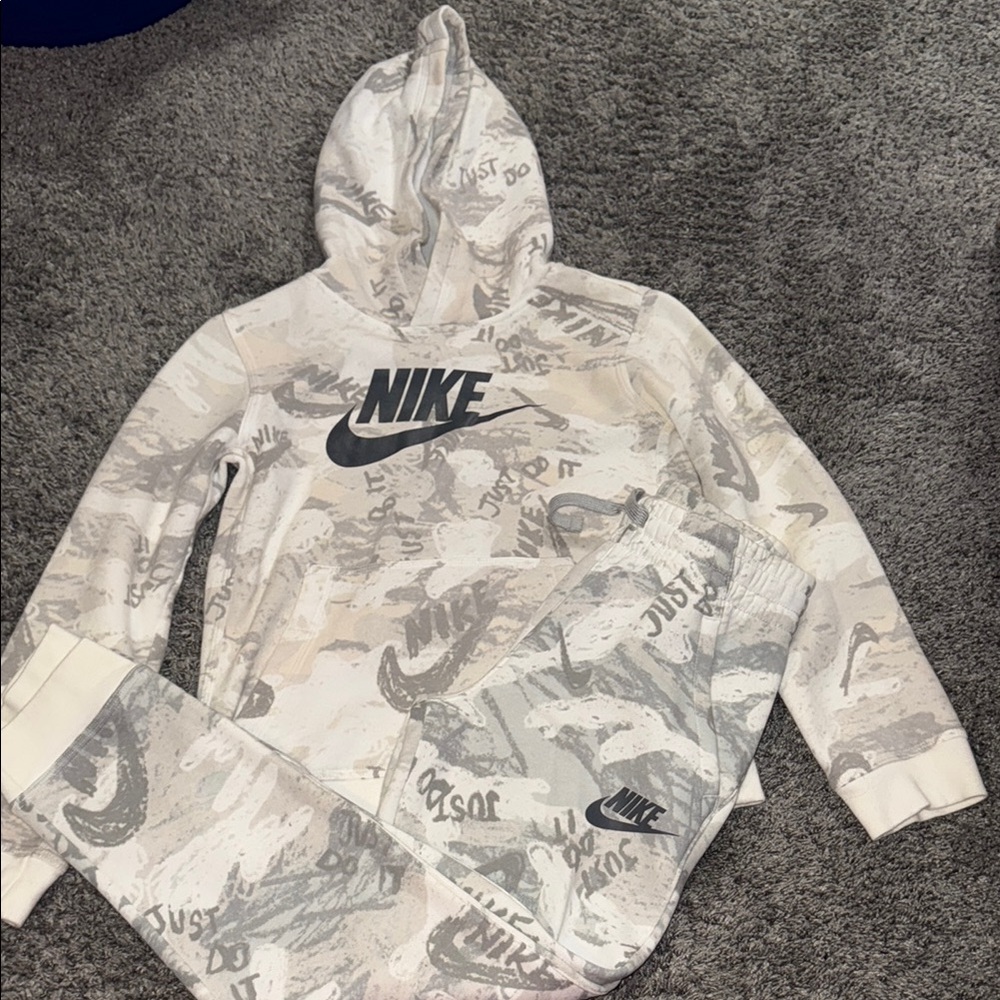 Nike Kids Hoodie and Joggers Set - White/Grey